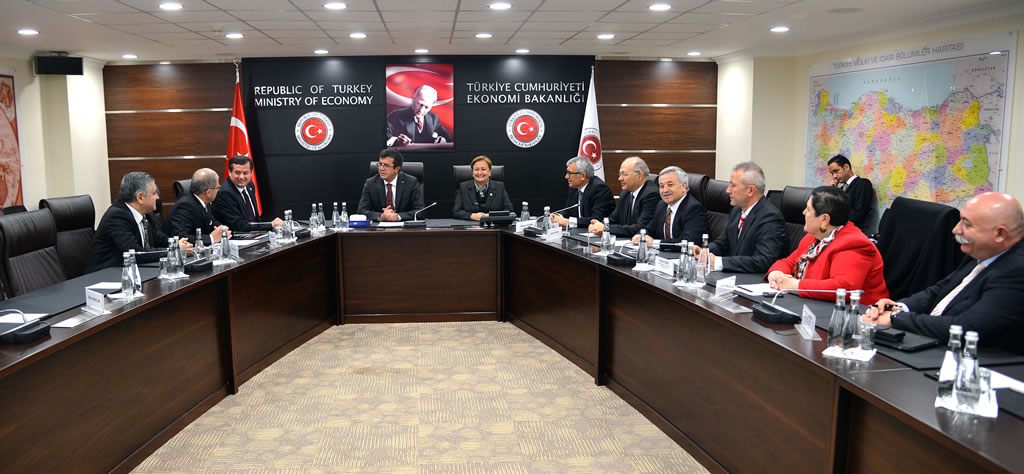 MILLETVEKILI BELMA CELENLI ve BERABERINDEKI HEYET 1